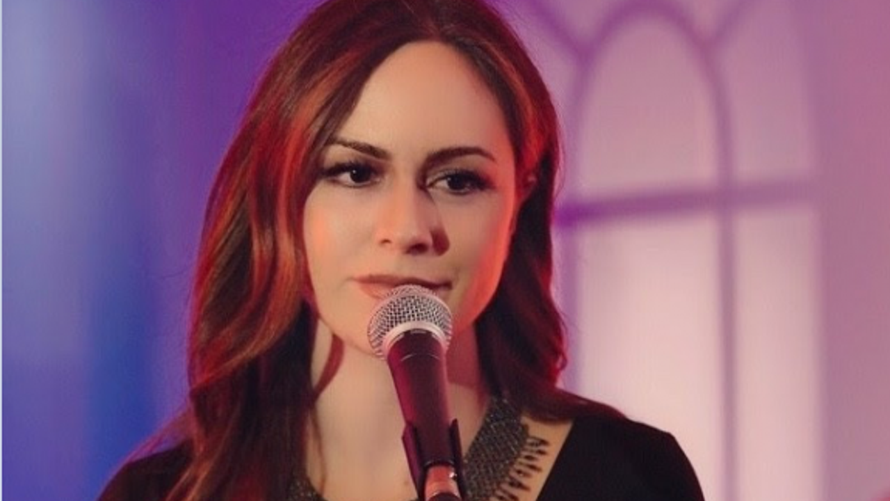 Gökçe Kırgız “Sandıktakiler Akustik” adını verdiği Youtube serisi ile yeniden sevenleriyle buluşuyor!