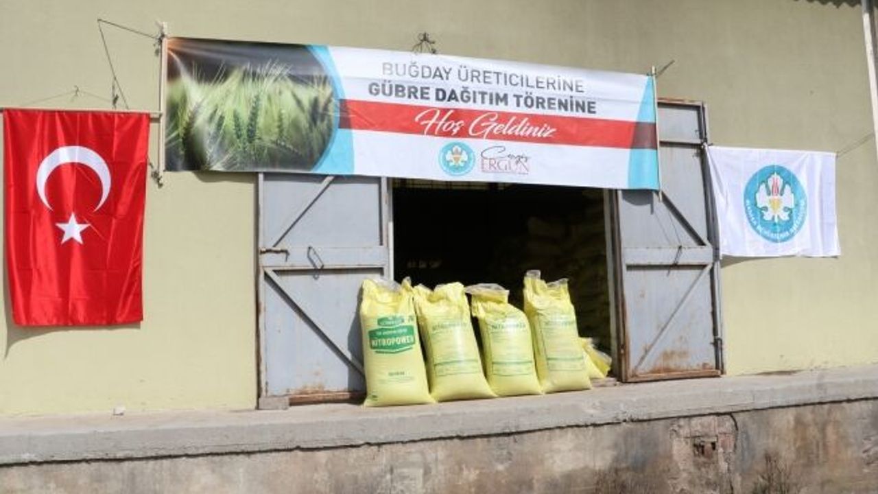 Yer Akhisar! 291 tonluk gübre desteği projesi gerçekleşti