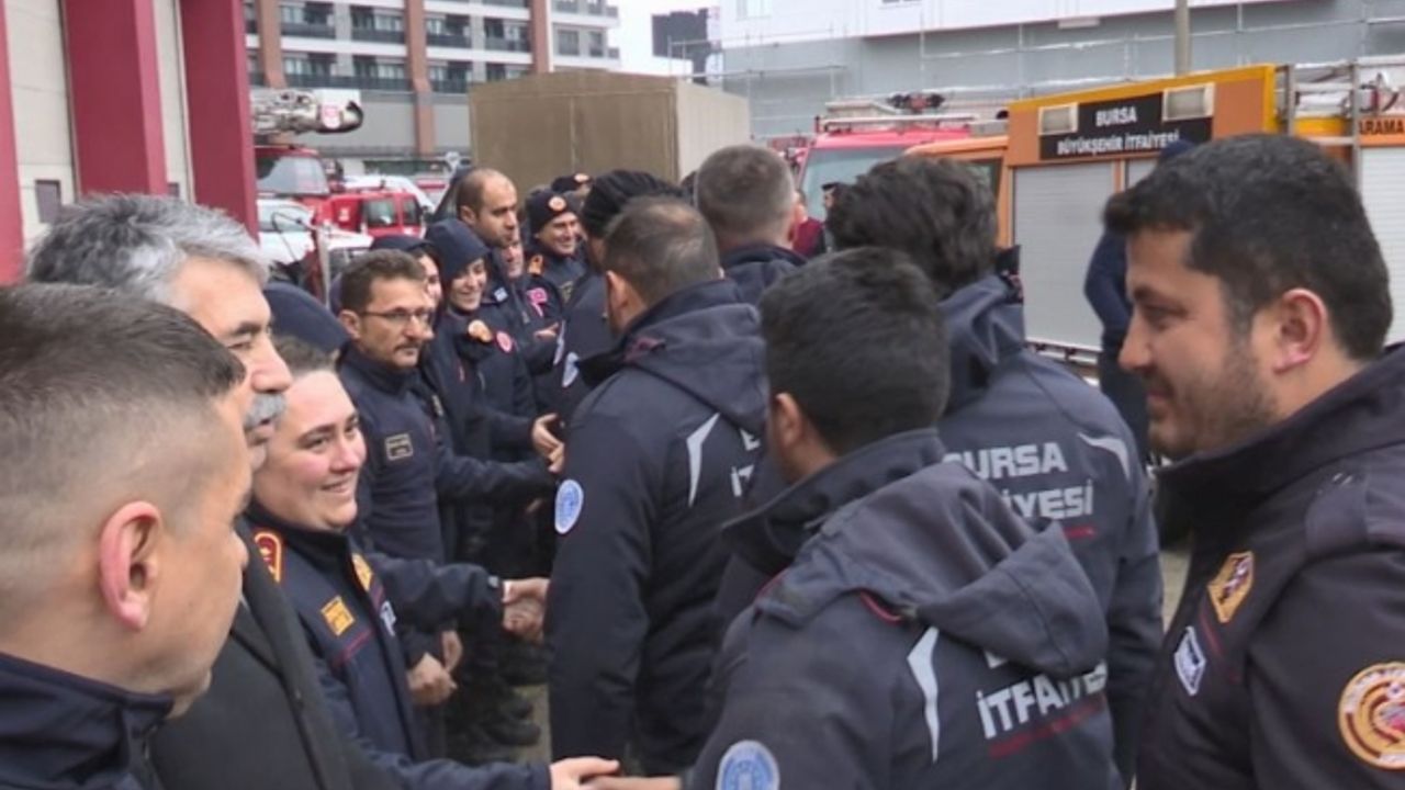 Enkazdaki canlara nefes olan kahramanlardan 48'i daha Bursa'ya döndü