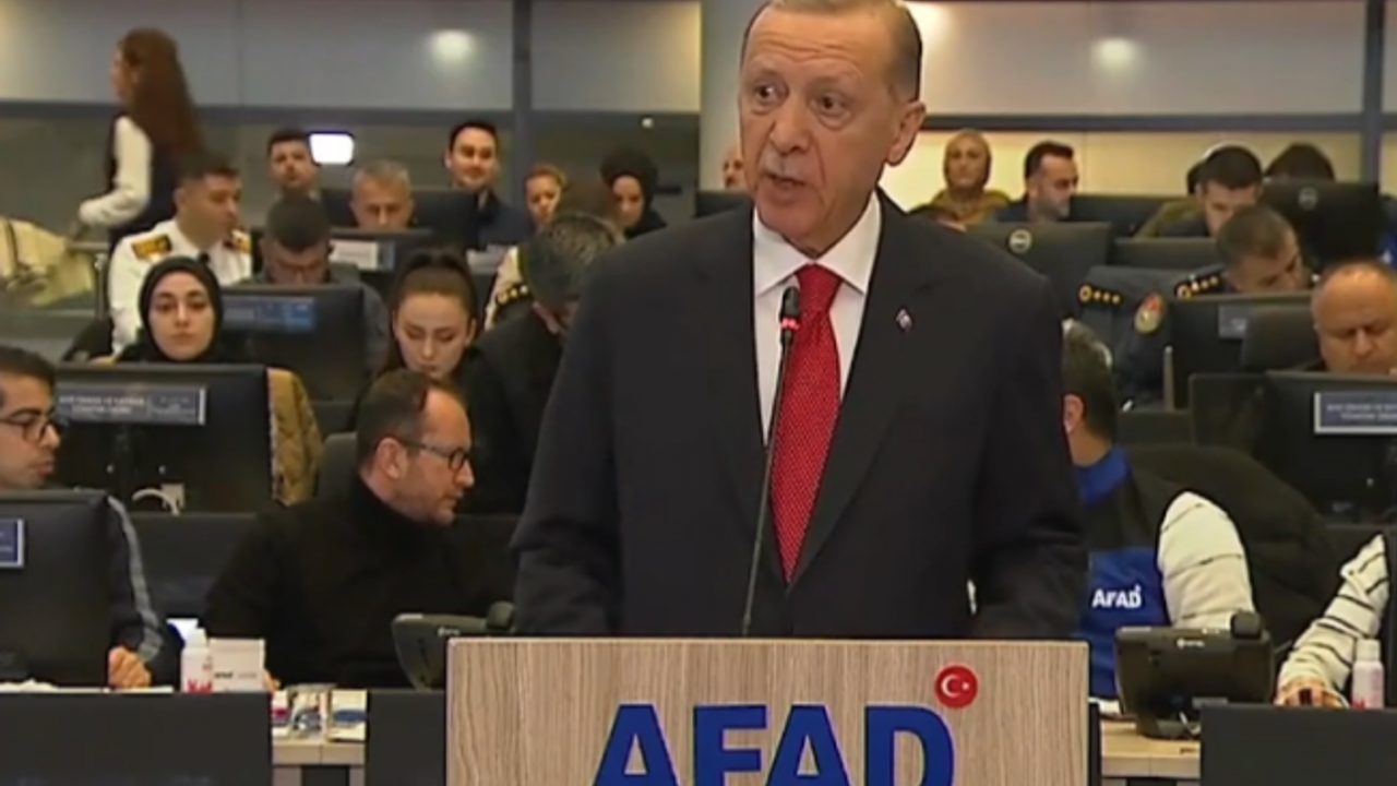 Erdoğan, "Şimdi yaraları sarma, acıları dindirme, yıkılanları yapma, milyonlarca insanımızı yeniden hayata bağlama vakti