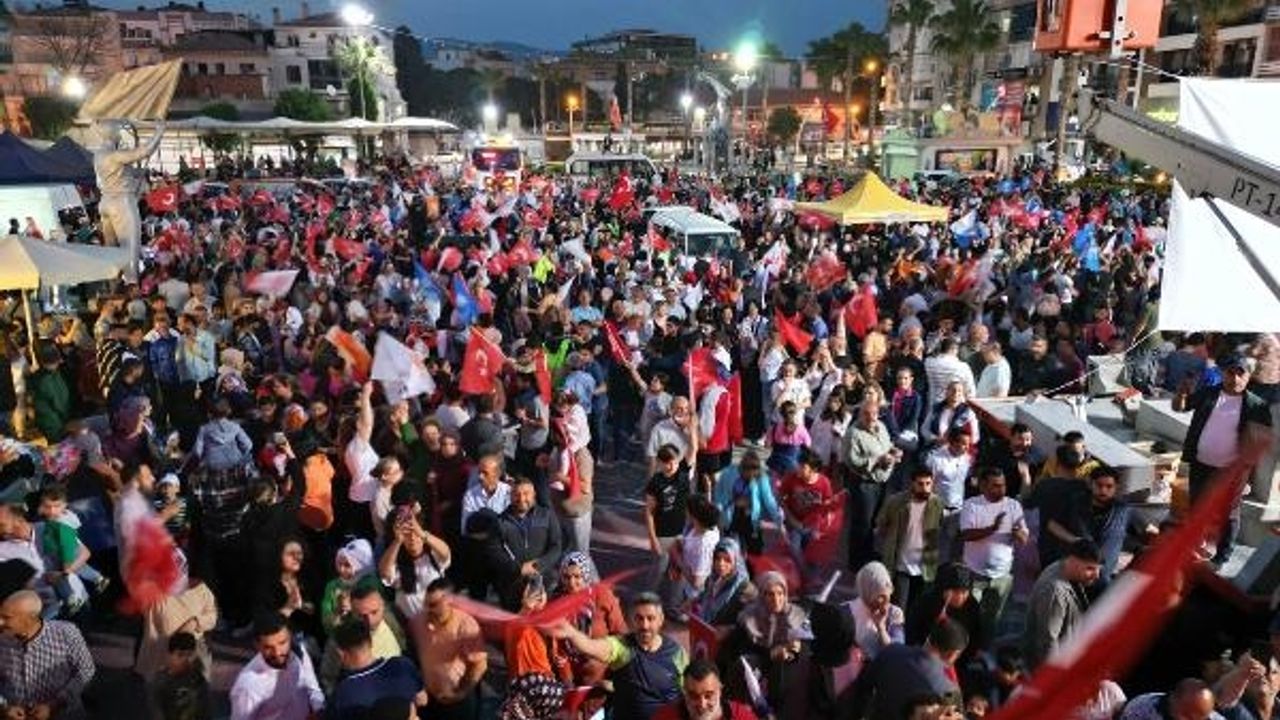 'Türkiye Yüzyılı ülkemize, milletimize ve Menemenimize hayırlı olsun'