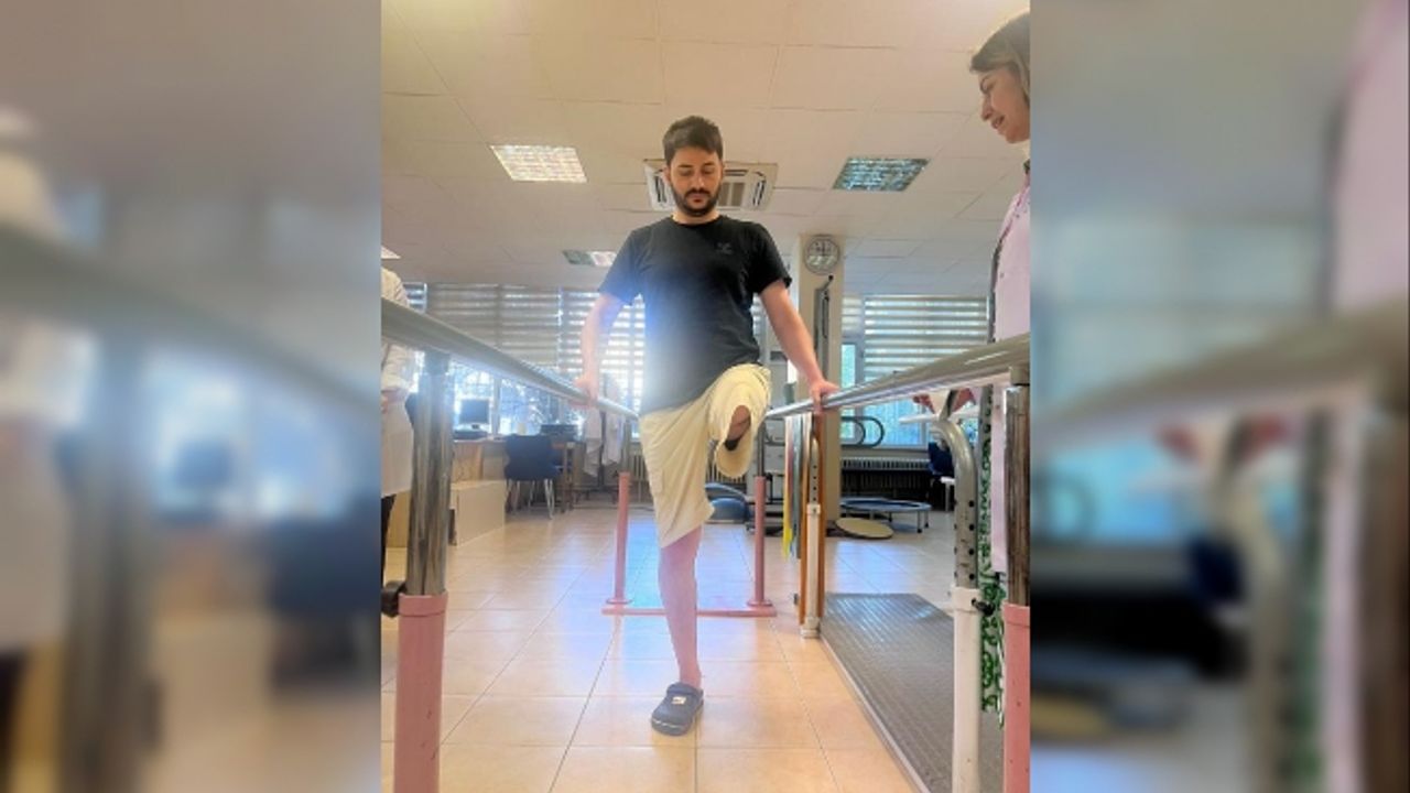 Depremde bacağını kaybeden genç, adım atmak için gün sayıyor