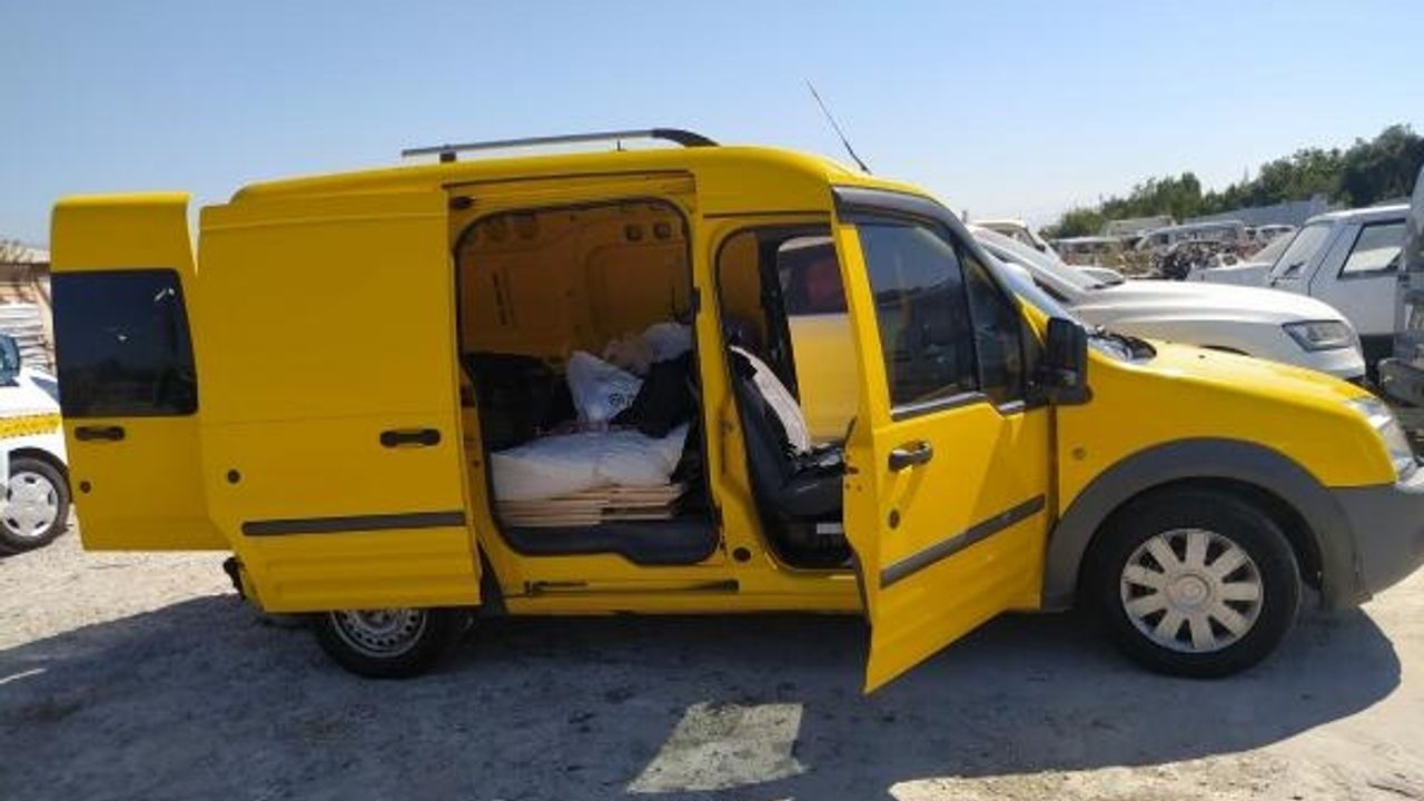 Aydın'da 'dur' ihtarına uymayan araçtan kaçak göçmenler çıktı