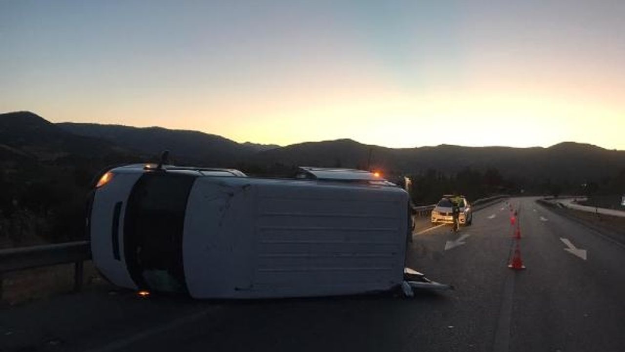 Cenaze yolunda feci kaza: 1'i çocuk 10 yaralı