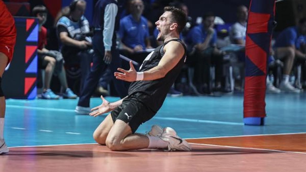 Milli voleybolcu Bedirhan Bülbül, Avrupa'da "Rüya Takım"a seçildi