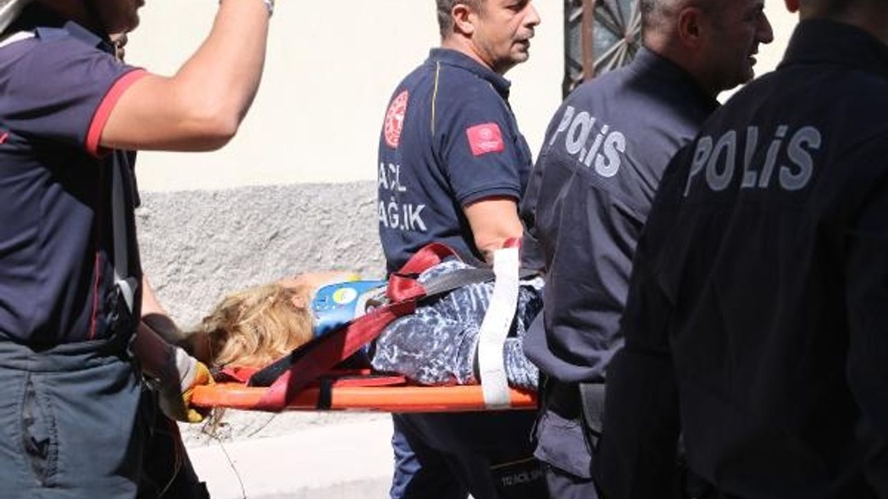 Polisi gören kadın 2 katlı evinin balkonundan atladı