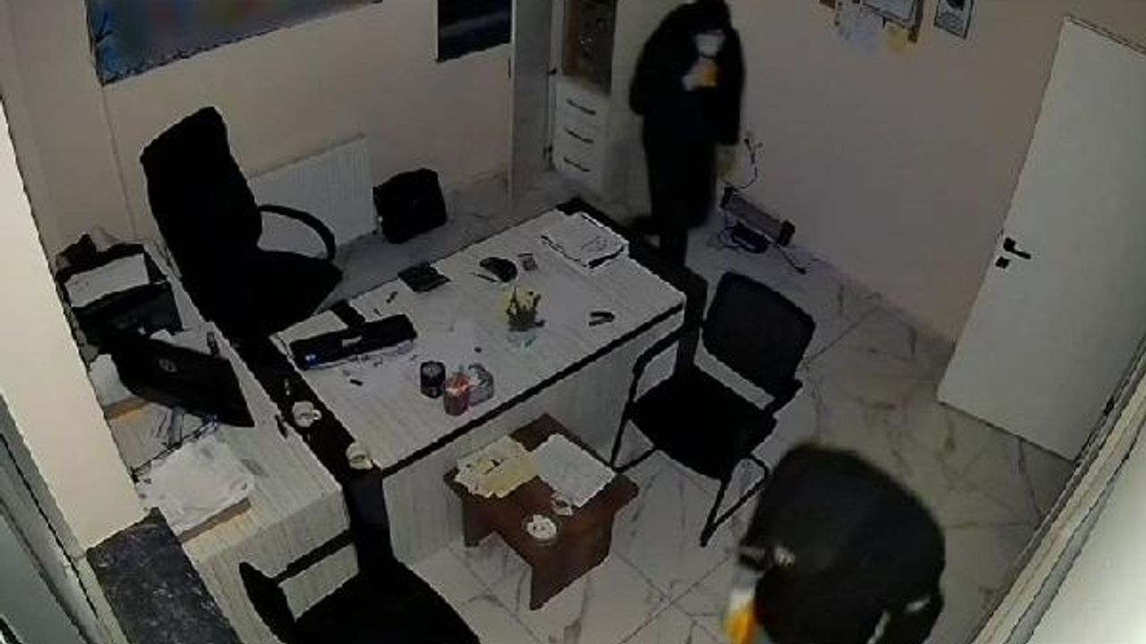 Arkadaşıyla birlikte, 1 gün çalışıp ayrıldığı iş yerini soydu