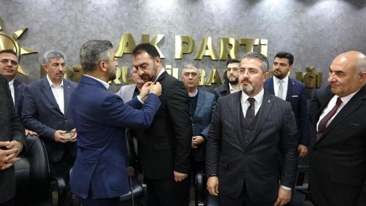 DEVA Partisi'nden istifa eden 800 kişi, AK Parti'ye katıldı