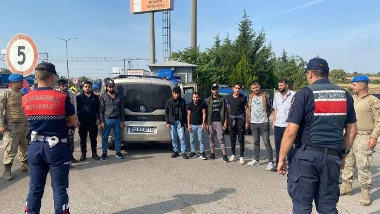 Son 1 haftadaki operasyonlarda 327 kaçak göçmen ile 8 organizatör yakalandı