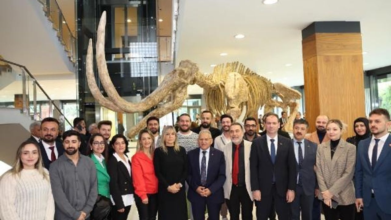 Kayseri'de bulunan 7,5 milyon yıllık fosiller, replikalarıyla birlikte sergileniyor