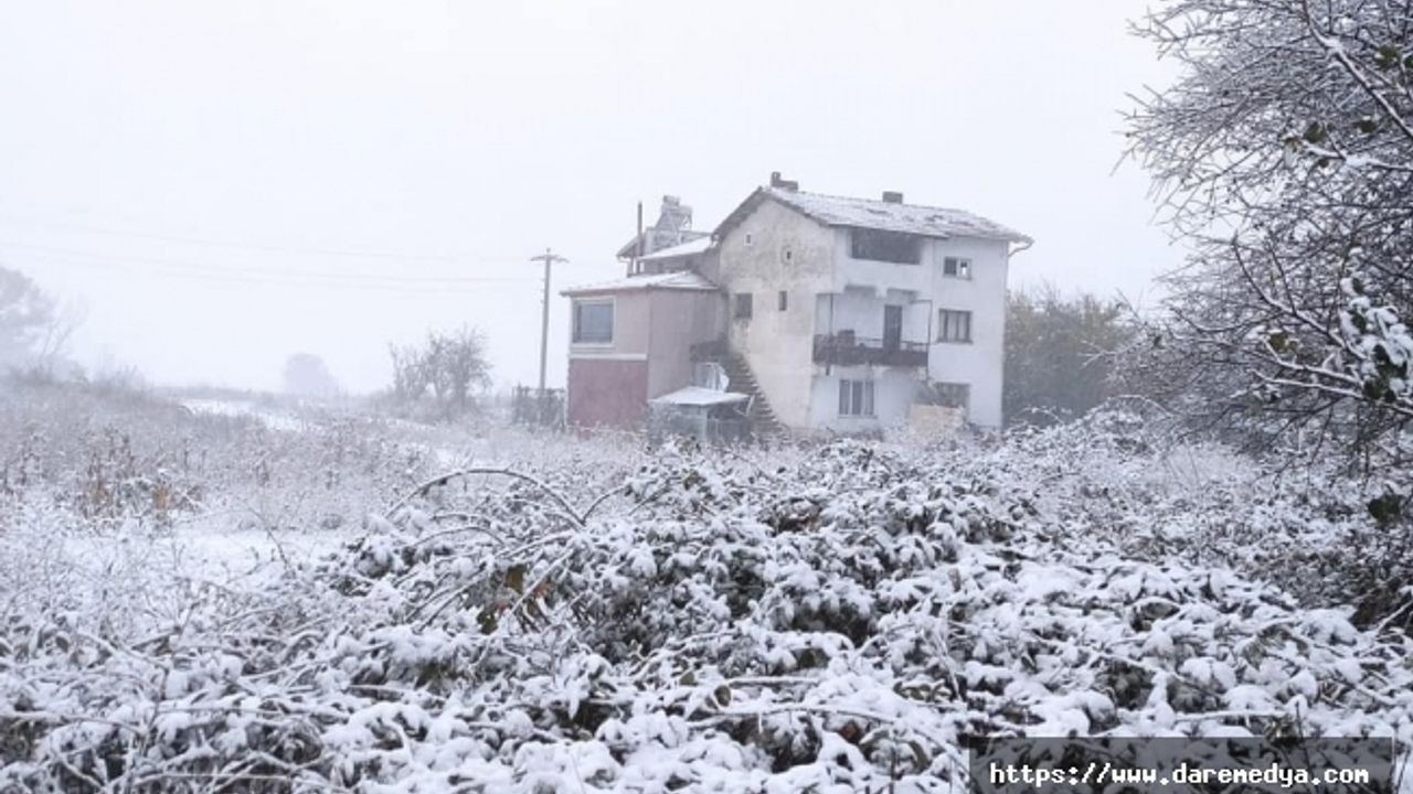 Manisa'ya mevsimin ilk karı düştü