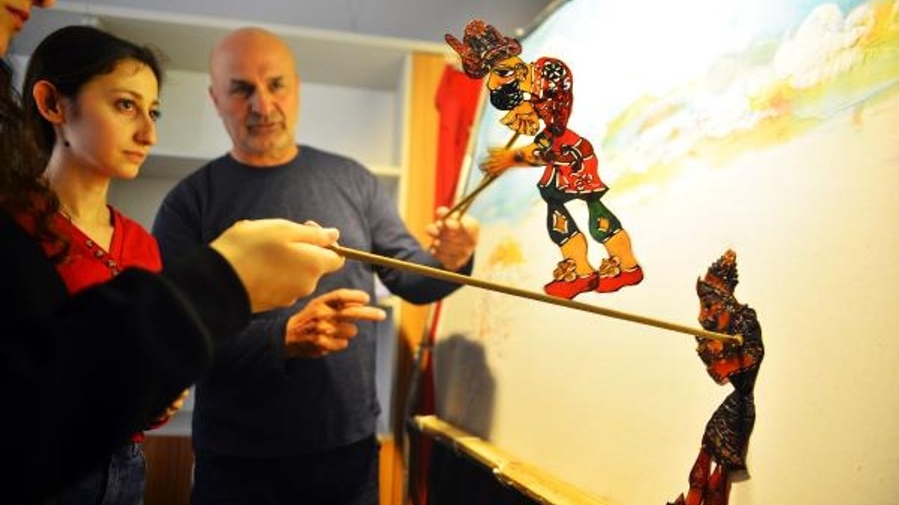 700 yıllık 'Karagöz’ gölge oyunu, öğretmenler eliyle geleceğe taşınıyor