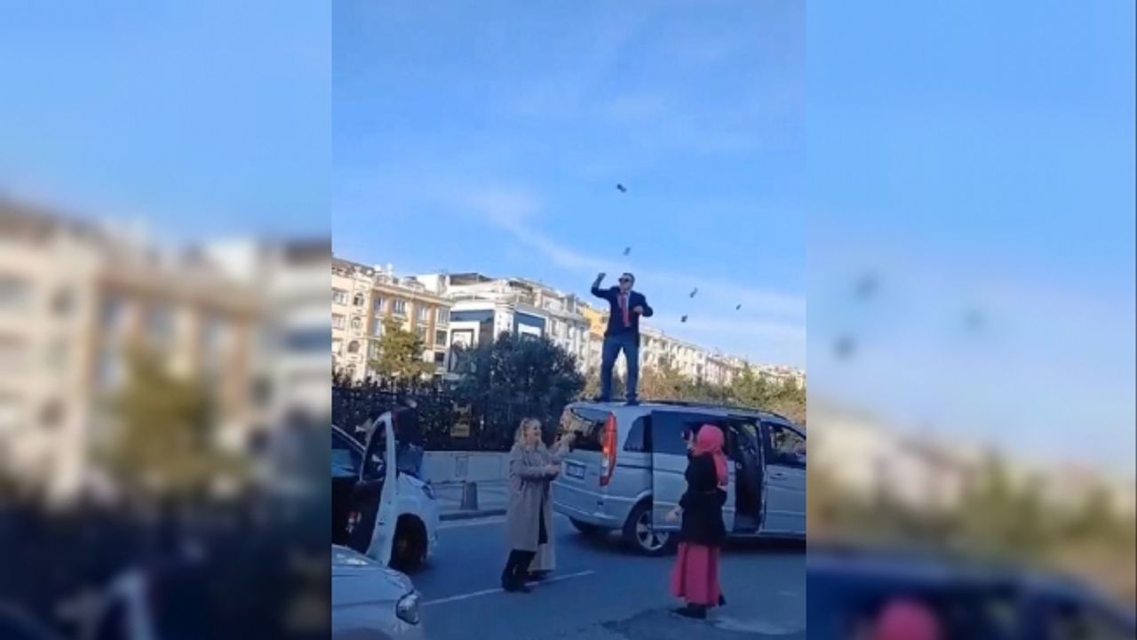 Yol kapatan düğün konvoyu, etrafa para saçarak gündemde