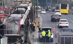 Tramvay altında can pazarı; seferler yapılamıyor