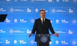 'Kendisini hayali cumhurbaşkanı yardımcısı ilan edip, 700 kilometre ötede mitingler yapıyordu'