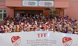 TFF'den 950 depremzede öğrenciye Milli Takım forması