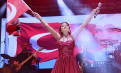 Melek Mosso, Kütahya’da 70.000 kişiyi Cumhuriyet Meydanı’nda buluşturdu!