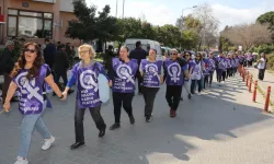 Efes Selçuk sokaklarında kadınlar zincir oluşturdu