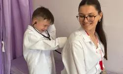 Minik doktor Mert, 23 Nisan’da hayalini gerçeğe dönüştürdü