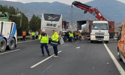 Yolcu Otobüsü Tıra Çarptı: 6 Ölü, 11 Yaralı