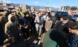 BAŞKAN ŞİMŞEK’TEN TOKİ ŞANTİYESİNE GEÇMİŞ OLSUN ZİYARETİ