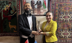 Dünyaca Ünlü Yazar Akif Manaf’a Anlamlı Ödül: “Barış Sanatı Ödülü”