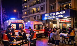 İzmir’de Kız Öğrenci Yurdunda Gıda Zehirlenmesi Şüphesi: 28 Öğrenci Hastaneye Kaldırıldı