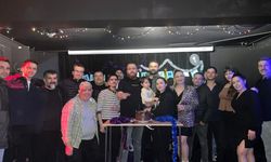 Mert Ozan Düz’e Sahne Üstünde Sürpriz Doğum Günü Kutlaması