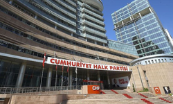 CHP Genel Merkezi’nde gece boyu kriz: Kapılar kapandı, tansiyon yükseldi