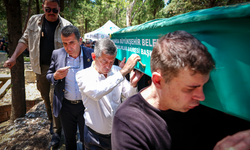 Özgür Özel, Amcası Necati Özel’i Son Yolculuğuna Uğurladı