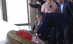 CHP'nin Anıtkabir Ziyaretinde Protokol Krizi: Çelenk Tartışması Yaşandı