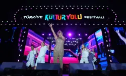 Demet Akalın, coşkuyu zirveye taşıdı