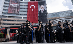 CHP Kulislerinde “Polis Krizi” Yorumu: “Kılıçdaroğlu Tepkilerin Hedefi Oldu, Özel Kahramanlaştı”