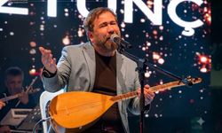 Çorum'da Unutulmaz Gece! Osman Öztunç'a Binlerce Kişilik Dev Koro Eşlik Etti