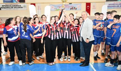 DEMİRCİ'DE ŞAMPİYONLAR SPORTMENLİKLE TAÇLANDI!