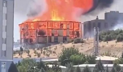 Kahramanmaraş Tekerek’te orman müdürlüğü binasında yangın