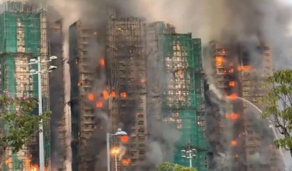 Hong Kong’da 31 Katlı Gökdelende Facia: Alevler Bambu İskeleleri Sardı, 13 Ölü