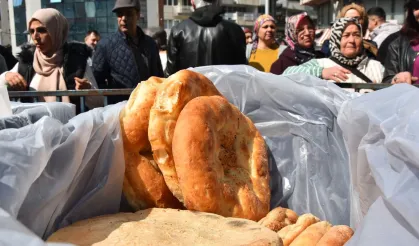 Manisa Gördesliler'den iki saatte 2 bin pide