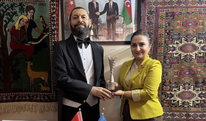 Dünyaca Ünlü Yazar Akif Manaf’a Anlamlı Ödül: “Barış Sanatı Ödülü”