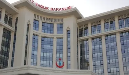 Türkiye'den İran'a 6 tırlık sağlık yardımı
