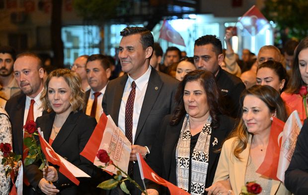 485. Uluslararası Manisa Mesir Macunu Festivali'nde Kortej Yürüyüşü Gerçekleştirildi