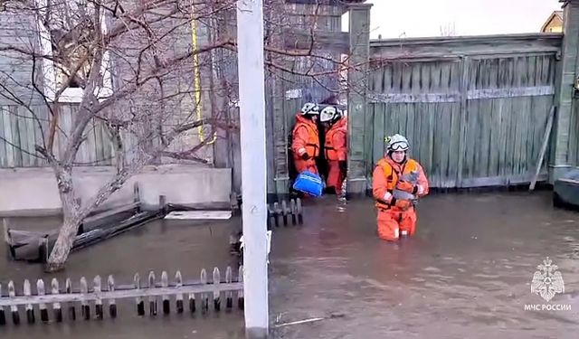 Rusya’da sel sonucu barajın patlamasıyla yüzlerce kişi tahliye edildi