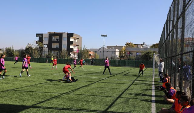 CUMHURİYETİN 101. YILINDA ŞEHZADELER’DEN GENÇ KIZLAR FUTBOL TURNUVASI!