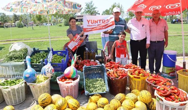 BAŞKAN BALABAN’DAN YUNTDAĞI YÖRESEL ÜRÜNLER PAZARI’NA ZİYARET