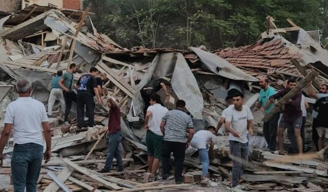 Balıkesir Sındırgı’da 6,1 Büyüklüğünde Deprem: 1 Ölü, 4 Yaralı, Çok Sayıda Hasarlı Bina