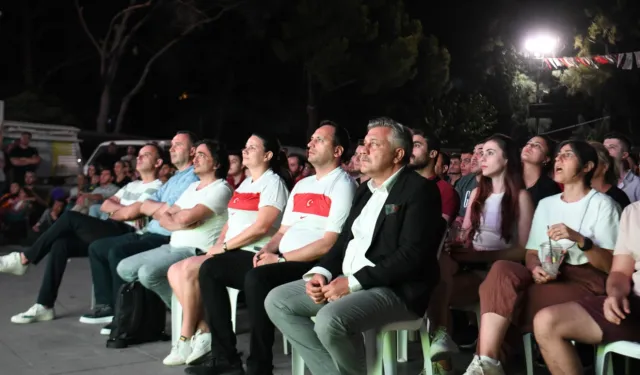 12 Dev Adam’ın final heyecanı Bornova’da dev ekranda yaşanacak