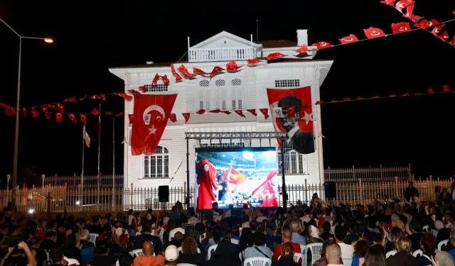 12 Dev Adam’ın final zaferi Mütareke Meydanı’nda kutlandı