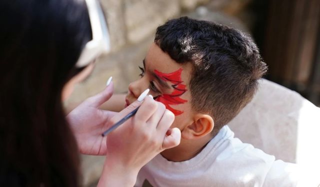 Sağlık Bakanlığı’ndan çocuklarda yüz boyalarına uyarı: “Güvenlik testi yapılmamış ürünlerden uzak durun”