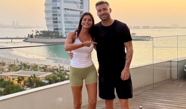 Ece Vahapoğlu'ndan İngiliz futbolcuya yoga