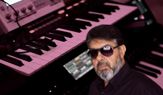 ERDİNÇ ONAR'DAN KENDİNE HAS TAVRIYLA “CAM KIRIKLARIM”